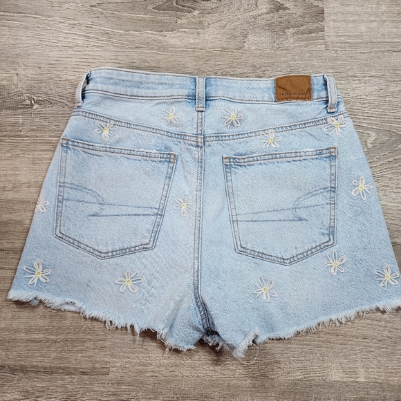 AMERICAN EAGLE Daisy Flower Embroidered Cut Off Distressed Denim Jean Shorts 2 - Picture 12 of 14